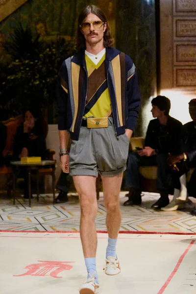 Look 49